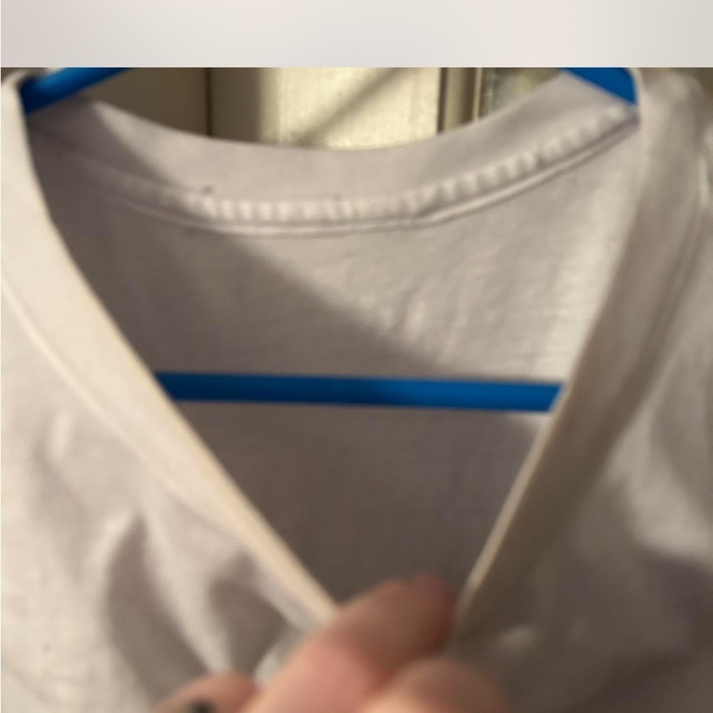 Casual White Graphic Tee - Picture 4 of 5